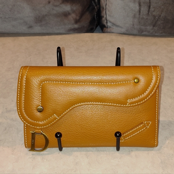NEW CHRISTIAN DIOR MEDIUM SADDLE BI-FOLD WALLET WITH CD CHARM FULL INCLUSION COA - Picture 1 of 16